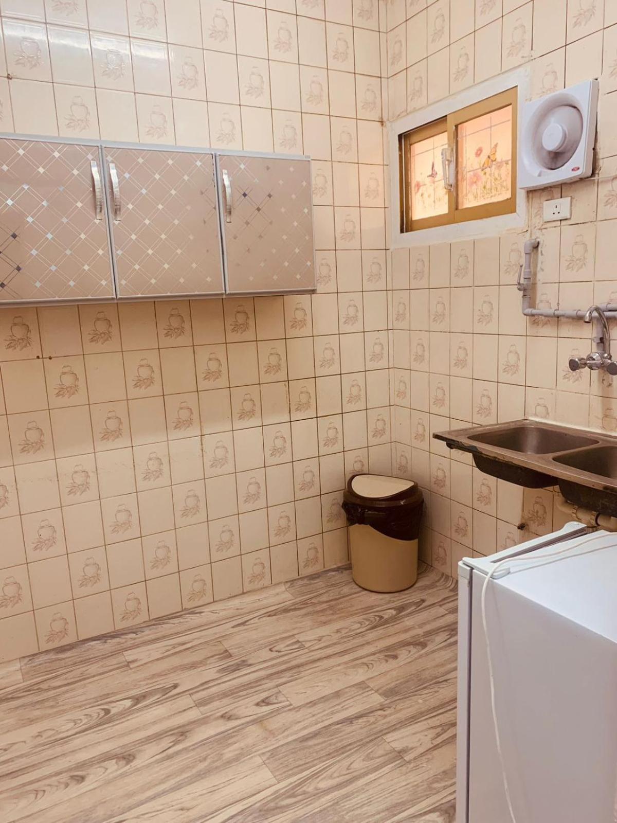 Lina - Almadinah Apartemen Medina